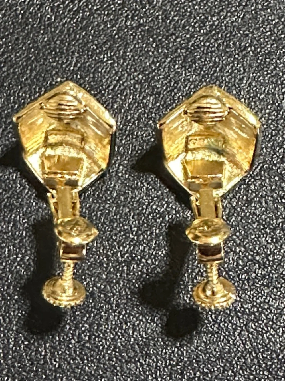 Vendome Pat.No. 3.176.465 VTG Gold Tone Adjustable Screw Back Clip On Earrings